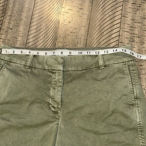 J Crew Travel 🧳 Shorts 🩳 4 Pockets for your gear ⚙️💴💳💄Sanitized & sealed! - Picture 5 of 17